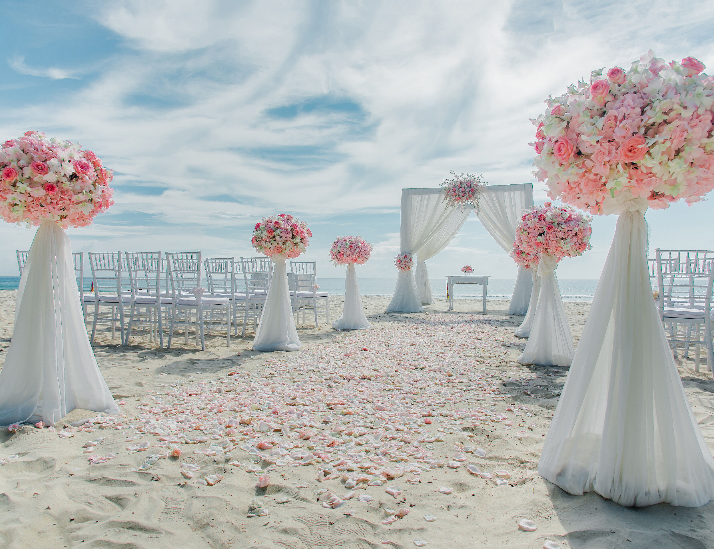 A beautifull white theme wedding destination